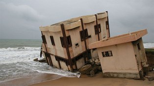 blog-in-benin-can-resilient-investment-solutions-save-a-battered-coast-780x439